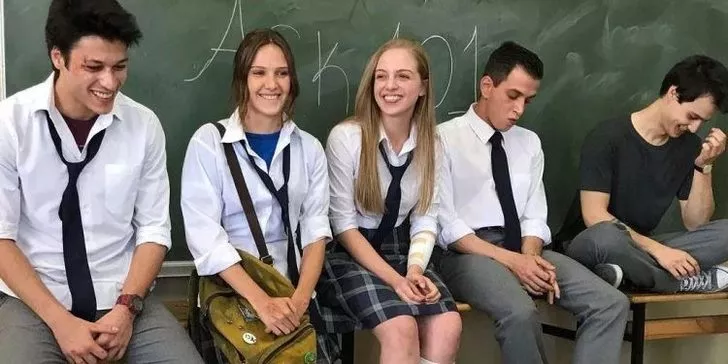 Netflix'in Türk dizisi Aşk 101 hakkında karar verildi! Dizi sona mı erecek?