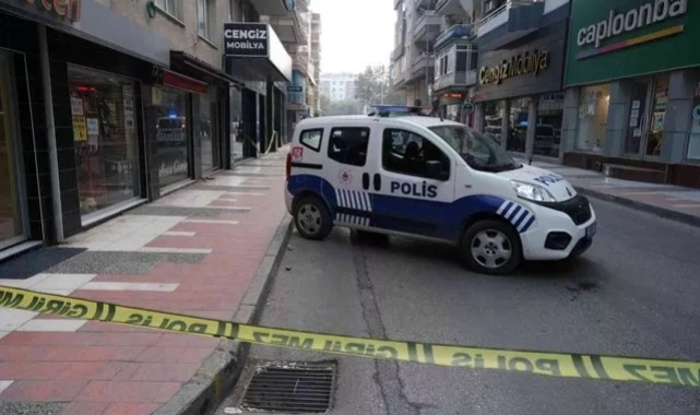 Manisa'da korkunç olay! Sokak ortasında önce eşini, sonra kendini vurdu