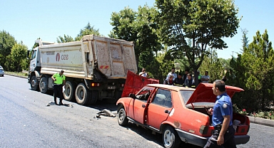 Nevşehir'de asfalt yüklü kamyona çarpan otomobildeki 2 kişi ölü, 2 kişi yaralı