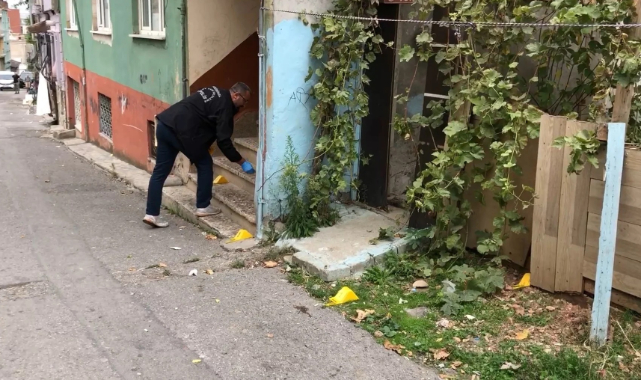 Evinin Önünde 17 Yaşındaki Husumetlisi Tarafından Vurulmuş