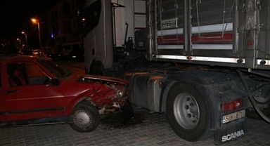 Önce Otomobile Sonra Tıra Çarptı: 3 Yaralı