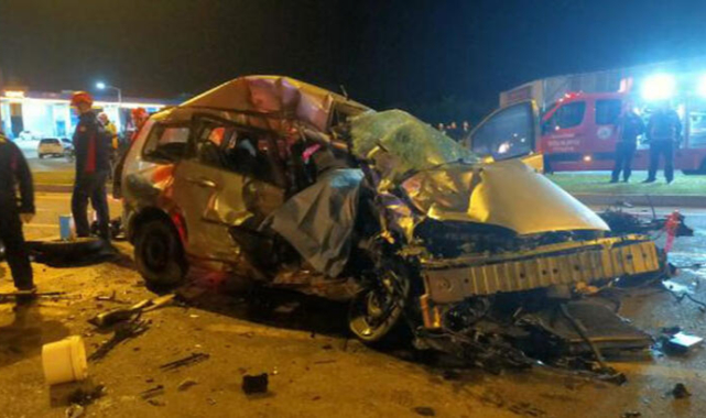 Otomobil, karşı şeride geçerek başka otomobille çarptı: 1 ölü, 2 yaralı