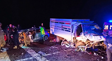 Bingöl'de Otomobil İle Kamyonet Çarpıştı: 3 Ölü, 4 Yaralı
