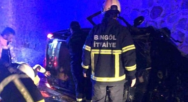Bingöl'de Otomobil İstinat Duvarına Çarptı: 2 Ölü