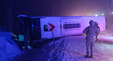 Bingöl'de Yolcu Otobüsü Devrildi: 18 Yaralı