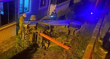 Karabük'te Sitenin Bahçesine Araç Düştü 