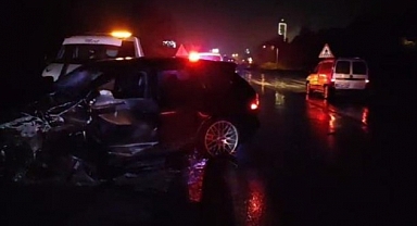 Bartın'da İki Araç Kafa Kafaya Çarpıştı: 1'i Ağır 5 Yaralı