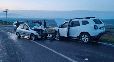 Diyarbakır'da İki Otomobil Çarpıştı: 7 Yaralı