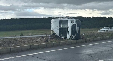 Ardahan'da Servis Minibüsü Devrildi: 1 Ölü, 3 Yaralı