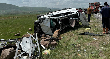 Muş'ta İki Otomobil Çarpıştı: 1 Ölü, 4 Yaralı