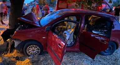 Balıkesir'de Otomobil Ağaca Çarptı: 2 Ölü, 6 Yaralı 