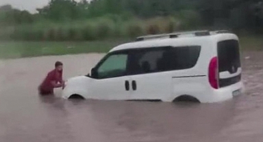 Kocaeli'nde Kuvvetli Yağış: Sürücüler Yollarda Mahsur Kaldı 