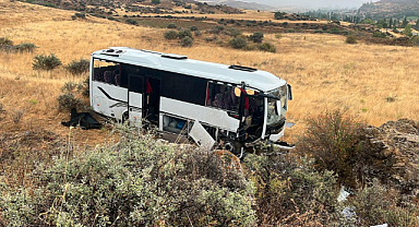 Ankara'dan Sivas'a Düğüne Giden Midibüs Devrildi: 29 Yaralı
