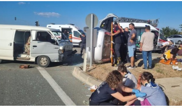 Çanakkale'de Otomobille Minibüs Çarpıştı: 7 Yaralı