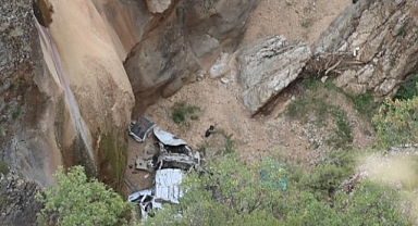 Denizli'de Otomobil Uçuruma Yuvarlandı: 4 Ölü 