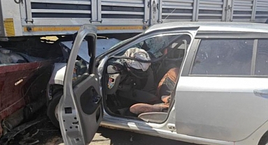 Muş'ta Dönüş Yapan Tıra Otomobil Çarptı: 1 Ölü, 5 Yaralı 