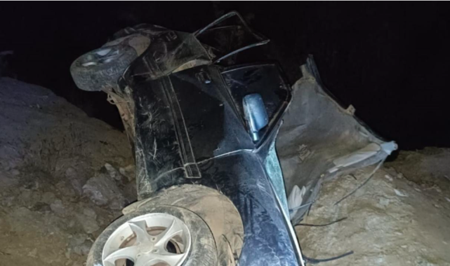 Sinop'ta Otomobil Dereye Devrildi: 1 Ölü, 2 Yaralı