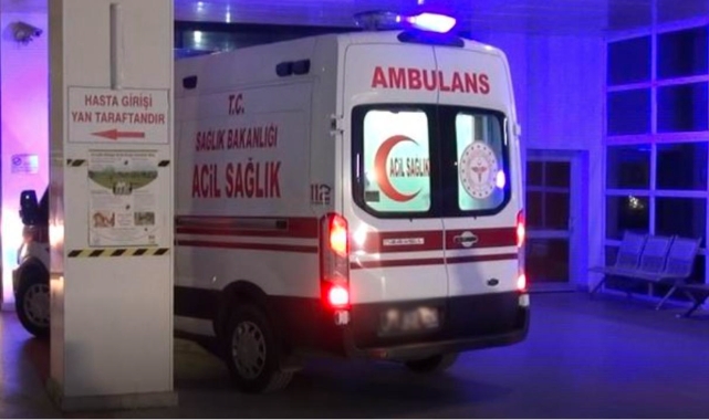 İzmir'de Motosiklet Ağaca Çarptı: 2 Genç Öldü