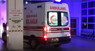 İzmir'de Motosiklet Ağaca Çarptı: 2 Genç Öldü
