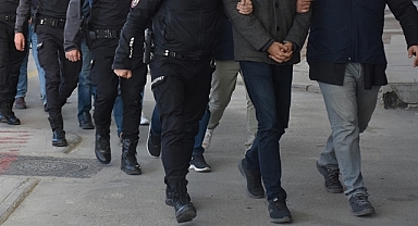 Forex Vurgununda Film Gibi Baskın! Polisi Görünce Delilleri Camdan Attılar