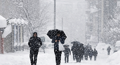 Meteoroloji Uyardı: Bayram Öncesi Türkiye Genelinde Kar ve Sağanak Yağış Etkili Olacak