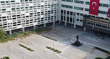 Antalya Büyükşehir Belediyesine Operasyon: Aralarında Muhittin Böcek’in Gelininin de Olduğu Çok Sayıda Gözaltı