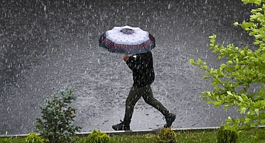 Meteoroloji Uyardı: Gök Gürültülü Sağanak ve Kuvvetli Rüzgar Geliyor