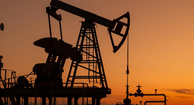 Petrol Fiyatlarında 'Hürmüz' Depremi: 4 Yılın Zirvesi Görüldü