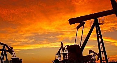 Jeopolitik Riskler Fiyatları Yukarı Taşıyor: Brent Petrol 112 Dolar Sınırını Aştı