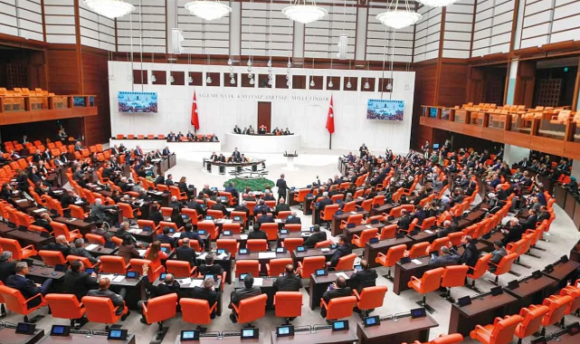 Ekim’de Meclis Gündeminde: Yeni Resmi Tatil Düzenlemesi Geliyor