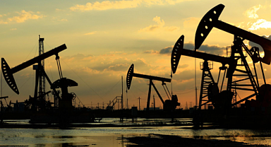 Tarihi Anlaşma Sonrası Petrol Fiyatlarında Büyük Düşüş