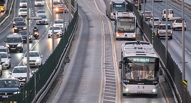 İstanbul'da Yarın Bazı Yollar Kapalı: Metrobüs Güzergahı Değişiyor