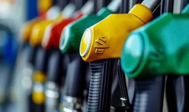 Petrol Fiyatlarındaki Düşüşe Rağmen Benzine Gece Yarısı Zam Geliyor