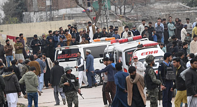 Pakistan'da Cuma Namazı Sırasında Patlama: 15 Ölü