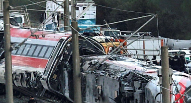 İspanya'da Hızlı Tren Faciası: İki Tren Çarpıştı, Çok Sayıda Ölü ve Yaralı Var