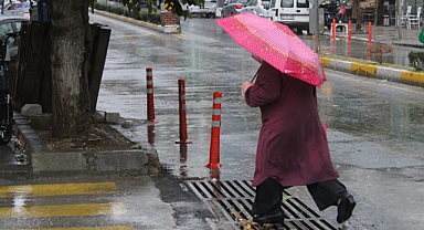 Meteoroloji'den 19 İl İçin Sarı ve Turuncu Alarm! Kuvvetli Yağış, Sel ve Hortum Uyarısı