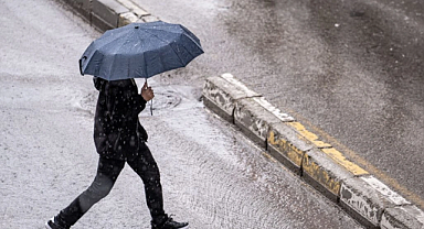 Meteoroloji ve AKOM'dan Peş Peşe Uyarı: İstanbul Dahil 11 İlde Sağanak ve Fırtına Bekleniyor