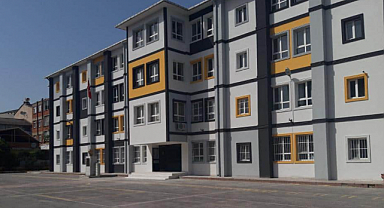 Sancaktepe'de Bıçaklı Saldırı Paniği! Veliler Okula Akın Etti