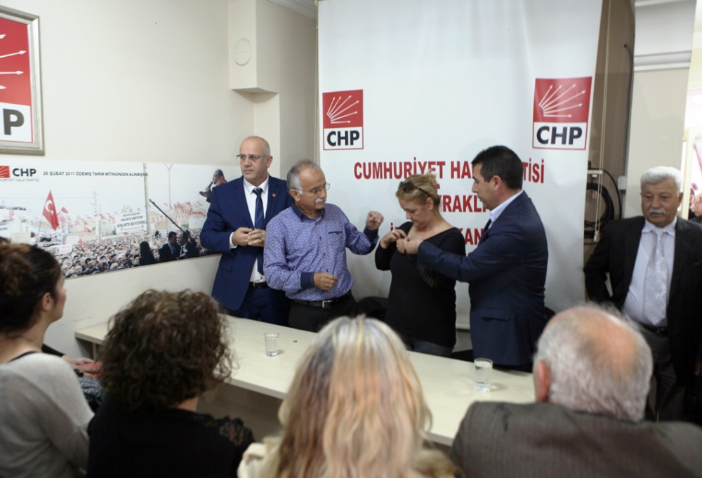 İzmir'de 81 Kişi CHP'ye Geçti