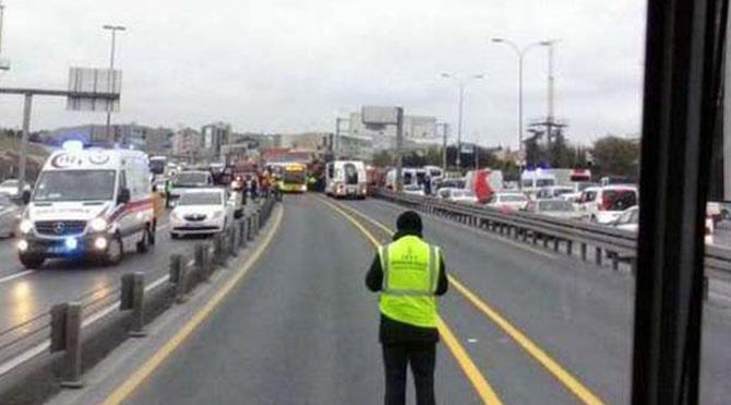 Metrobüsle Kafa Kafaya!