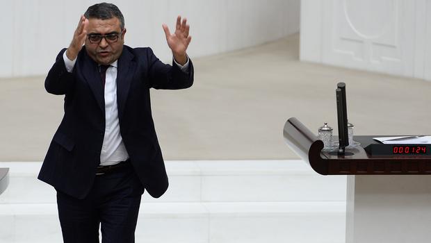 Sezgin Tanrıkulu İsyan Etti