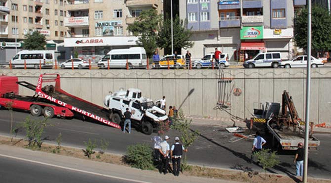 Zırhlı Araç Düştü, 3 Polis Yaralandı