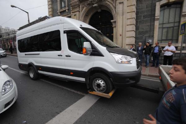 Mecidiyeköy'de Şüpheli Minibüs!