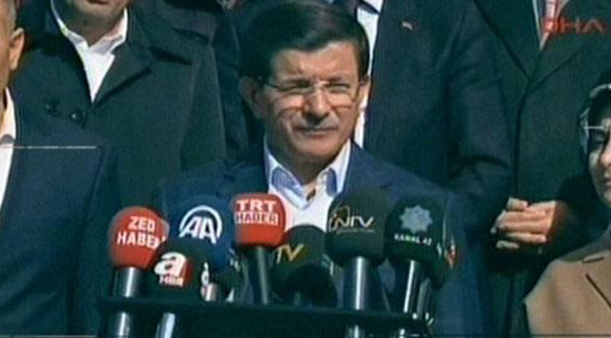 Ahmet Davutoğlu Balkona Çıkacak!