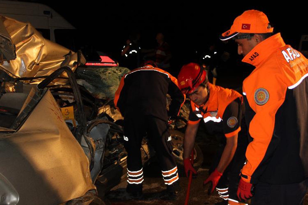 Cenaze Yolunda Katliam Gibi Kaza: 6 Ölü