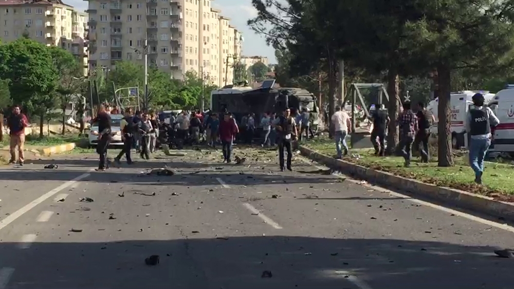 Diyarbakır'da Bombalı Saldırı!