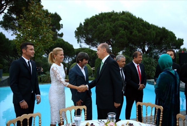 Burcu ve Gülben Pişti Oldu!
