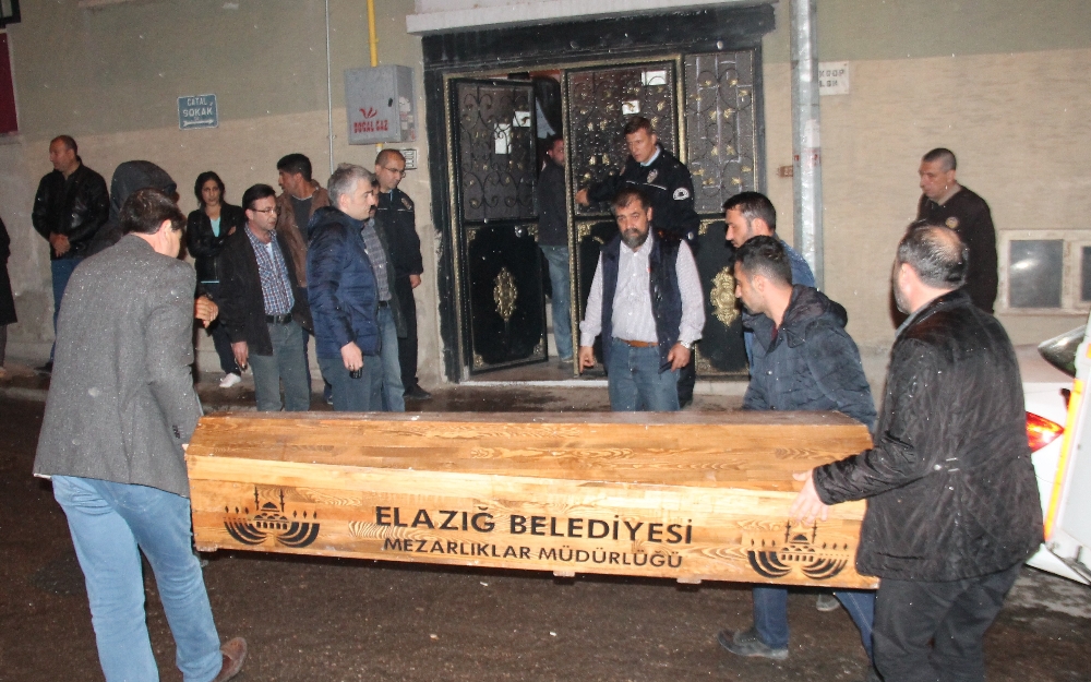 Karısını Öldürdü, Kendisini İhbar Etti