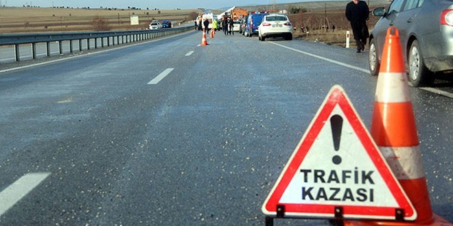Küçükçekmece Kavşağı'nda Kaza Oldu! Trafik Felç