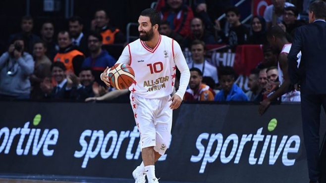 İspanyol Basını Arda Turan'ın Futbolu Bıraktığını Yazdı!